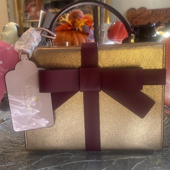 KATE SPADE wrapping party gift box Crossbody! - Picture 5 of 13